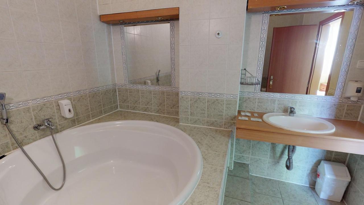 Hubert Hotel 3*